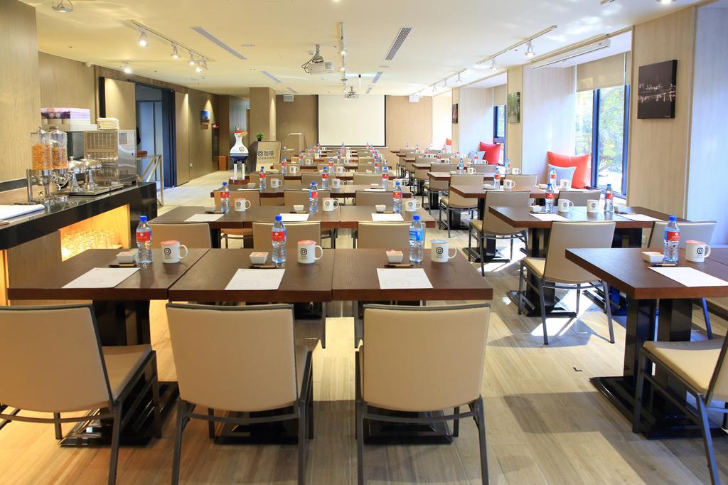 Icasa Hotel - By Cosmos Creation Taichung Extérieur photo