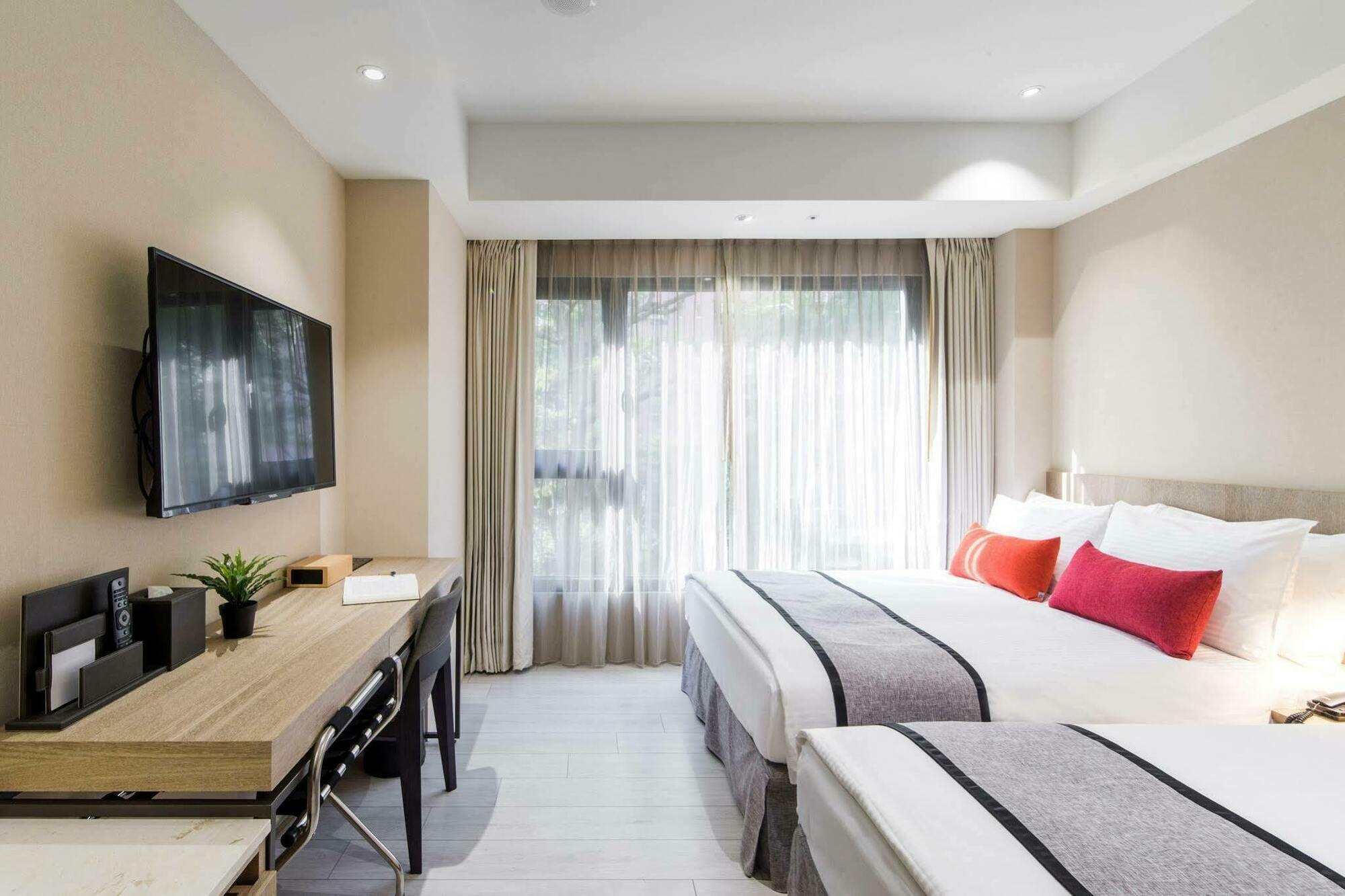 Icasa Hotel - By Cosmos Creation Taichung Extérieur photo