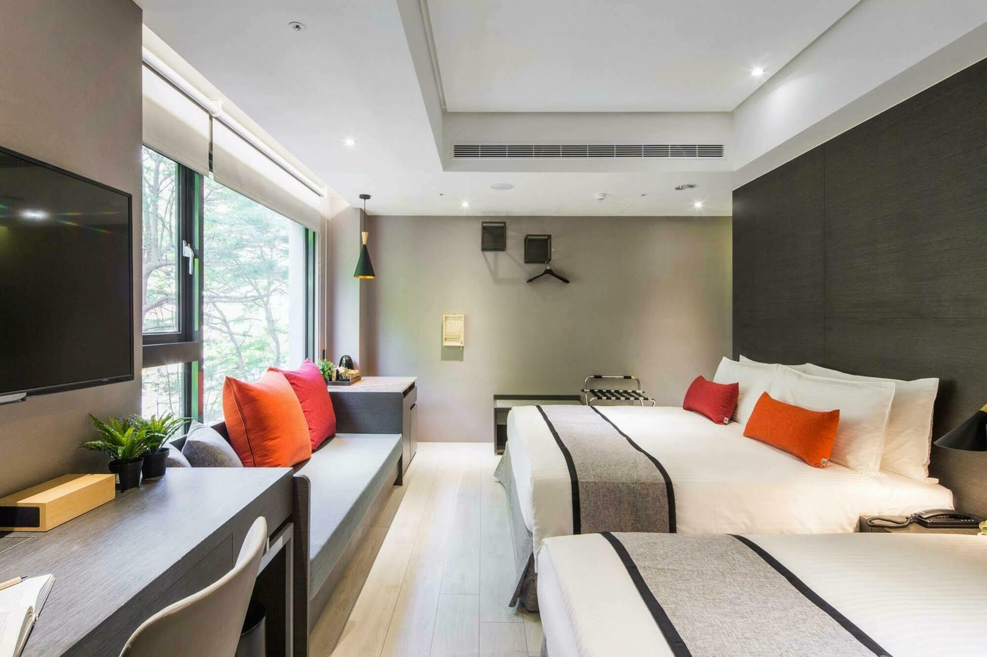 Icasa Hotel - By Cosmos Creation Taichung Extérieur photo