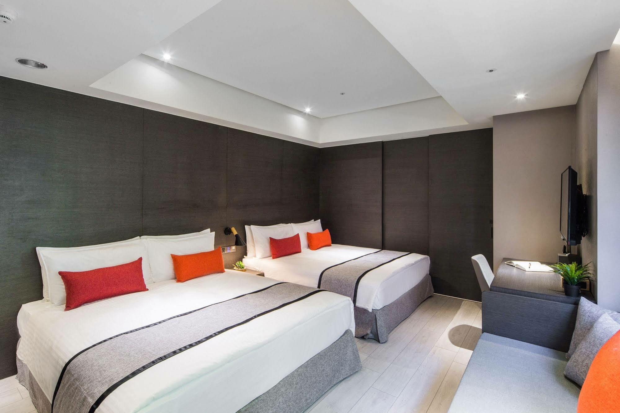 Icasa Hotel - By Cosmos Creation Taichung Extérieur photo